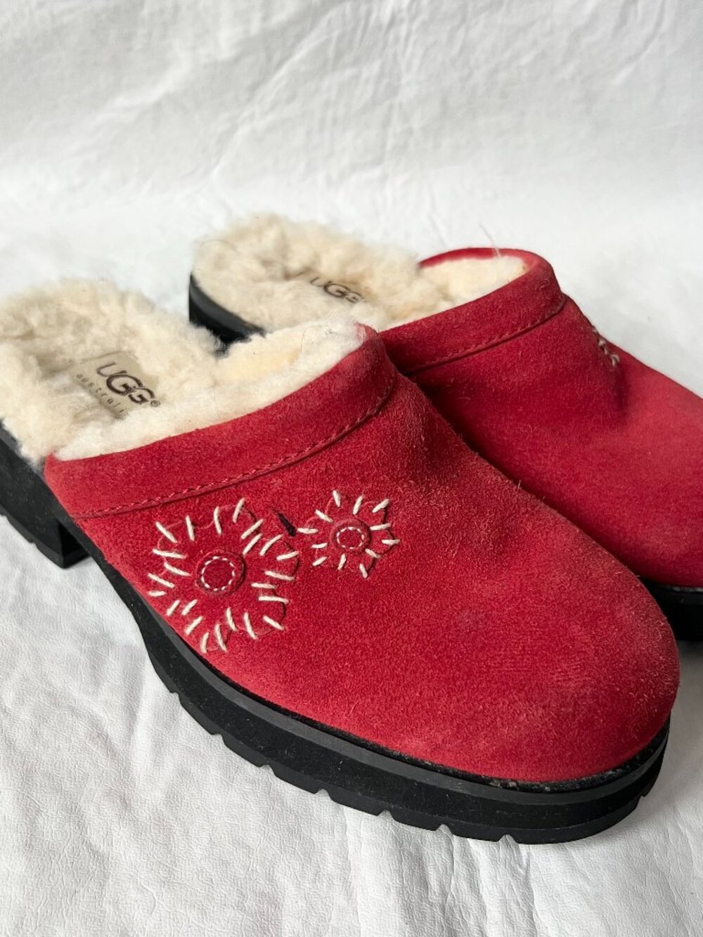 Vintage UGG mules Solvang clogs red suede shearling embroidered flowers size 5